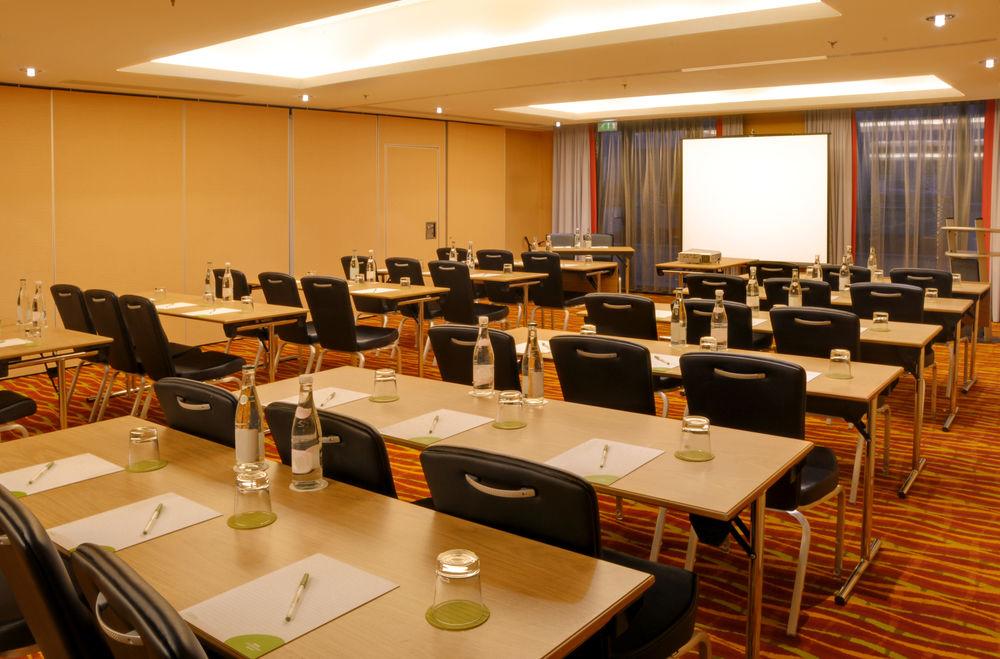 Courtyard By Marriott Paris Saint Denis Hotel Ngoại thất bức ảnh