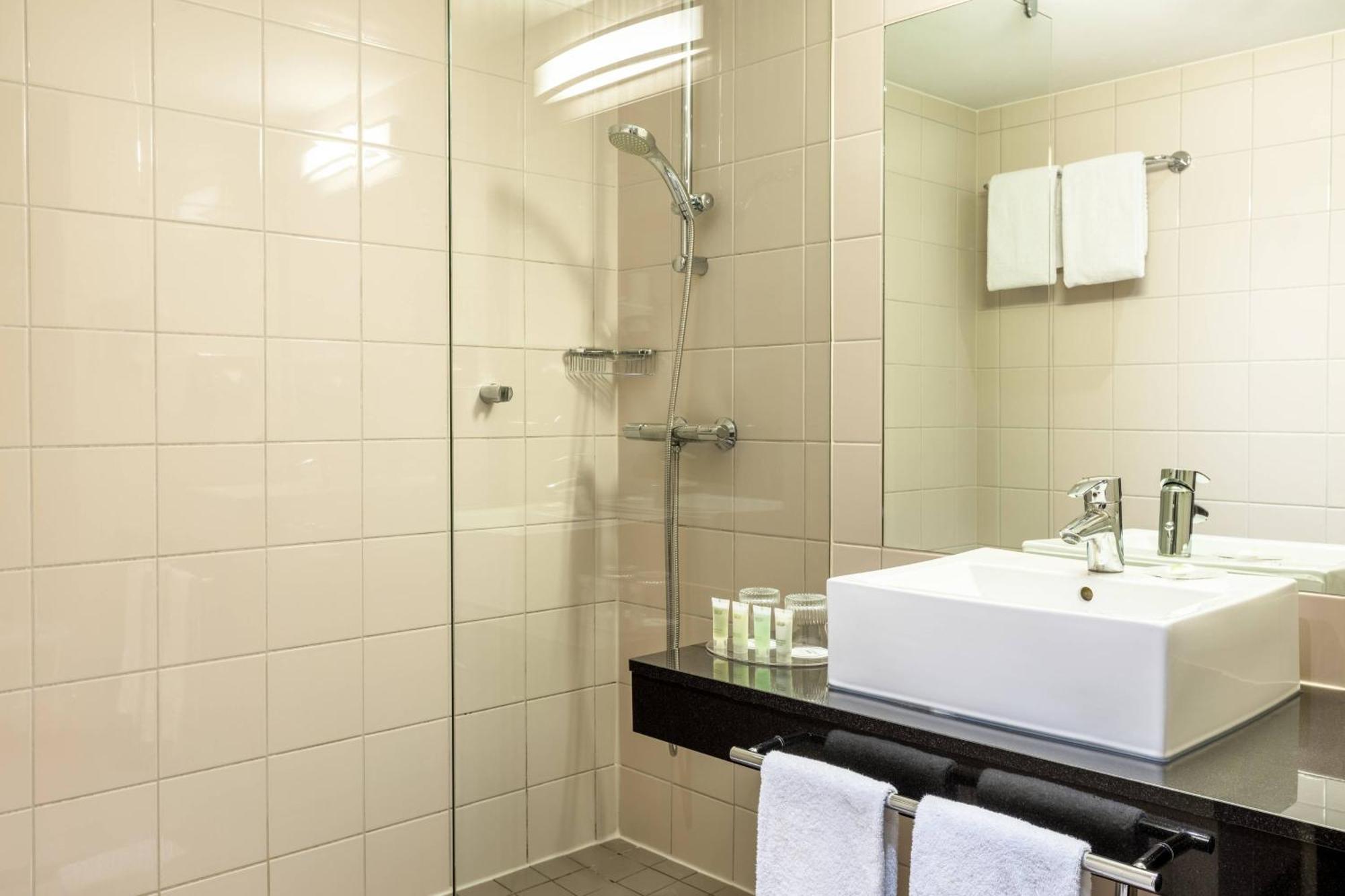 Courtyard By Marriott Paris Saint Denis Hotel Ngoại thất bức ảnh