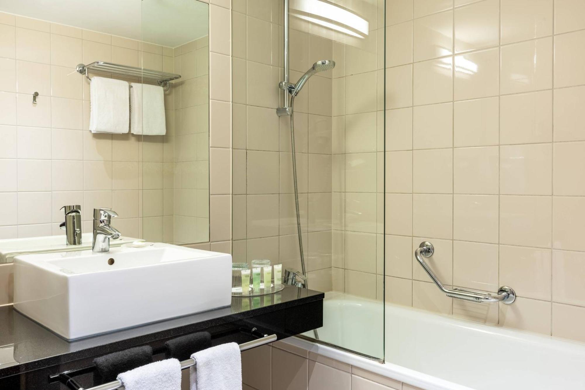 Courtyard By Marriott Paris Saint Denis Hotel Ngoại thất bức ảnh