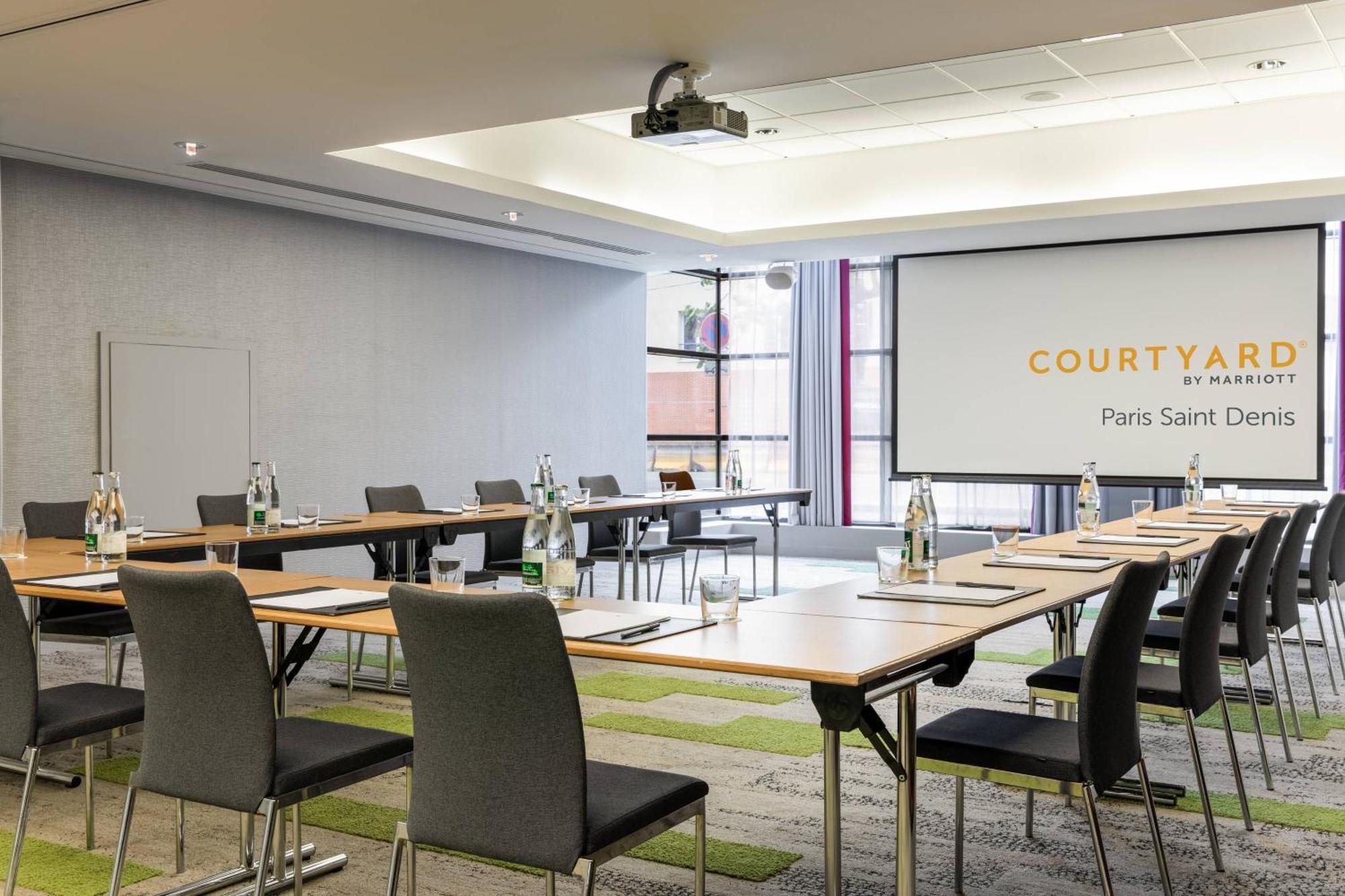 Courtyard By Marriott Paris Saint Denis Hotel Ngoại thất bức ảnh
